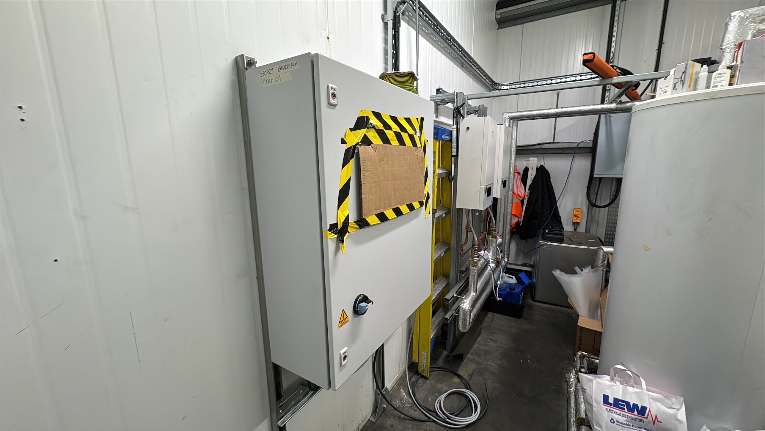 Control panel installation and positioning on site