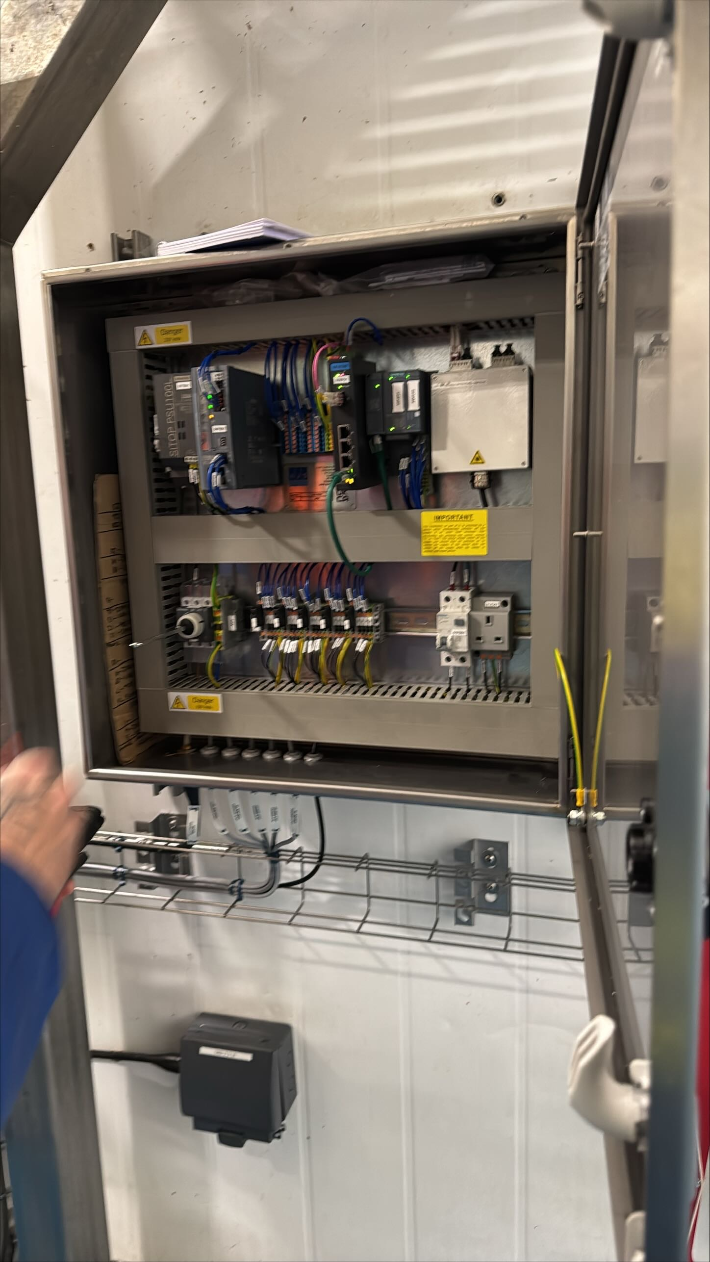 Engineer commissioning control panel with live data